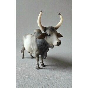 Vintage Breyer Brahma Bull #70 – Matte Grey, Round Mold Mark, 1970s Collectible